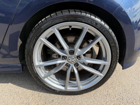 Volkswagen Golf 2.0 TSI BlueMotion Tech R 4Motion Euro 6 (s/s) 5dr 28