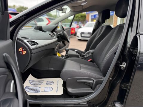Renault Megane 1.6 16V Dynamique TomTom Euro 5 5dr 17