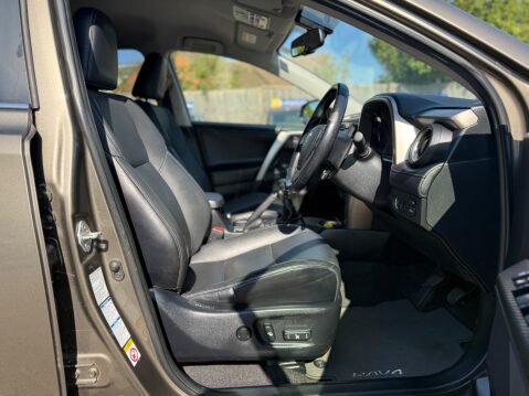 Toyota Rav4 2.2 D-4D Invincible 4WD Euro 5 5dr 16