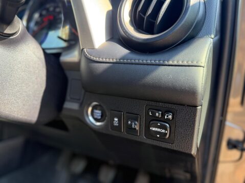 Toyota Rav4 2.2 D-4D Invincible 4WD Euro 5 5dr 19