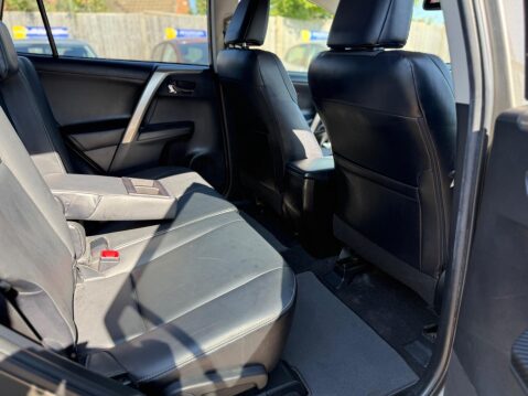 Toyota Rav4 2.2 D-4D Invincible 4WD Euro 5 5dr 24
