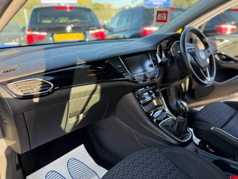 Vauxhall Astra 1.4i Turbo SRi Nav Euro 6 5dr 22