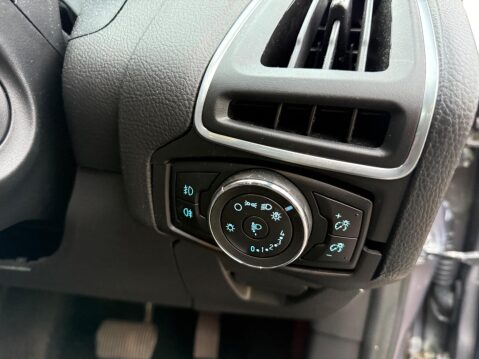 Ford Focus 1.6 Titanium Navigator Powershift Euro 5 5dr 14