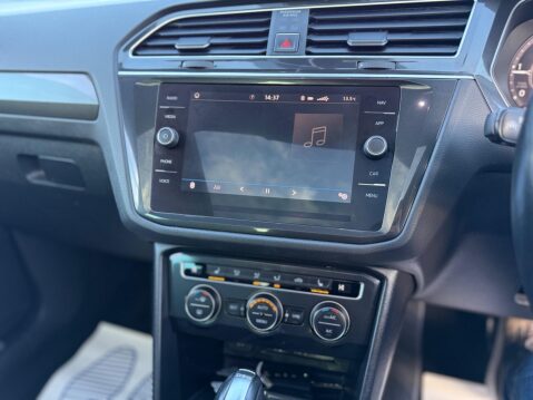 Volkswagen Tiguan 2.0 TDI SEL DSG Euro 6 (s/s) 5dr 27