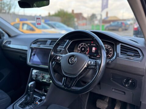 Volkswagen Tiguan 2.0 TDI SEL DSG Euro 6 (s/s) 5dr 9