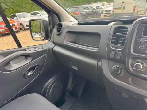 Renault Trafic 2.0 dCi ENERGY 28 Business+ EDC SWB Standard Roof Euro 6 (s/s) 5dr 42