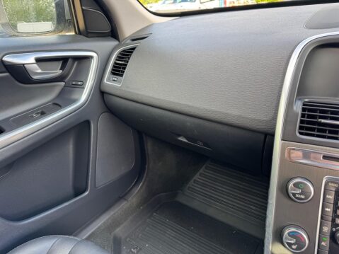 Volvo XC60 2.4 D5 SE Lux Nav Geartronic AWD Euro 5 5dr 31