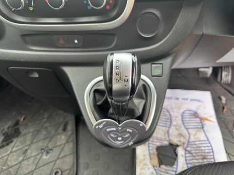 Nissan NV300 2.0 dCi 30 Tekna Crew Van Auto L2 H1 Euro 6 (s/s) 5dr 49