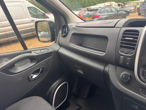 Nissan NV300 2.0 dCi 30 Tekna Crew Van Auto L2 H1 Euro 6 (s/s) 5dr 52