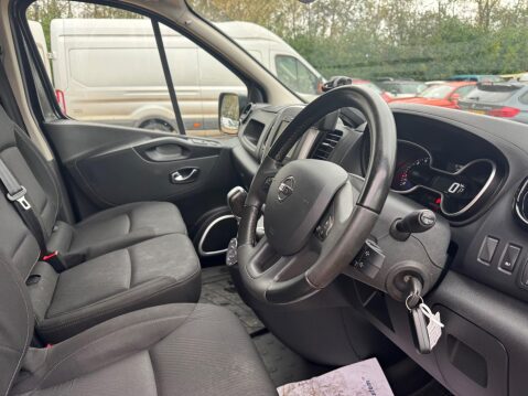 Nissan NV300 2.0 dCi 30 Tekna Crew Van Auto L2 H1 Euro 6 (s/s) 5dr 46