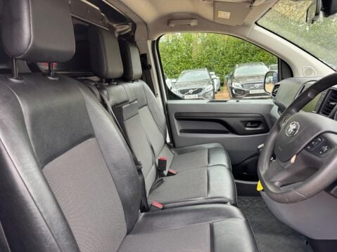 Toyota Proace 2.0D Design Medium Panel Van MWB Euro 6 (s/s) 5dr 45