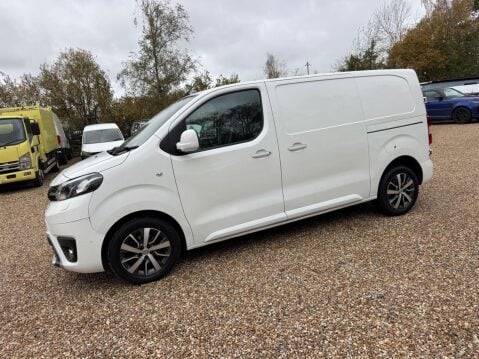 Toyota Proace 2.0D Design Medium Panel Van MWB Euro 6 (s/s) 5dr 8