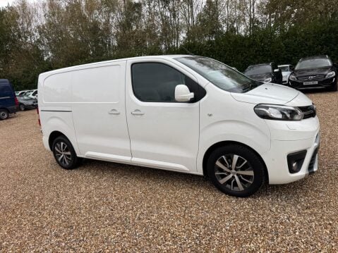 Toyota Proace 2.0D Design Medium Panel Van MWB Euro 6 (s/s) 5dr 37