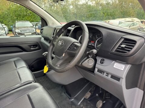 Toyota Proace 2.0D Design Medium Panel Van MWB Euro 6 (s/s) 5dr 41