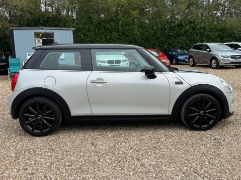 Mini Hatch 1.5 Cooper Euro 6 (s/s) 3dr 17