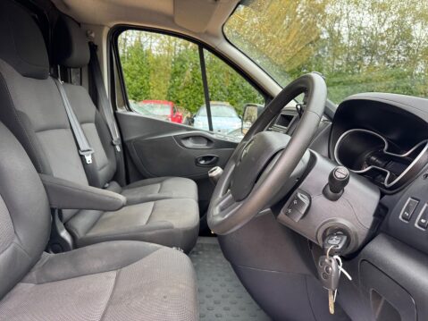 Renault Trafic 2.0 dCi ENERGY 30 Business+ LWB Standard Roof Euro 6 (s/s) 5dr 40