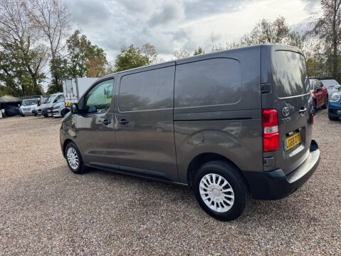 Toyota Proace 2.0D Icon Medium Panel Van MWB Euro 6 (s/s) 6dr 24