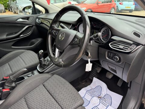 Vauxhall Astra 1.4i Turbo SRi Euro 6 5dr 38