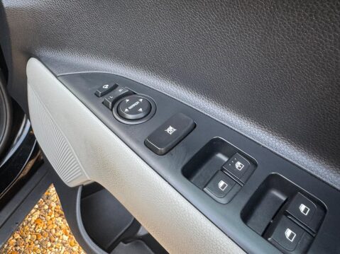 Kia Stonic 1.6 CRDi First Edition Euro 6 (s/s) 5dr 37