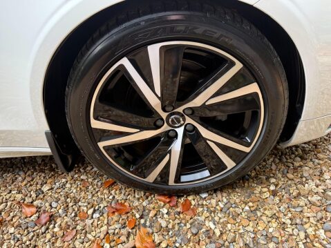Volvo V90 2.0 B4 MHEV R-Design Estate 5dr Petrol Hybrid Auto Euro 6 (s/s) (197 ps) 17