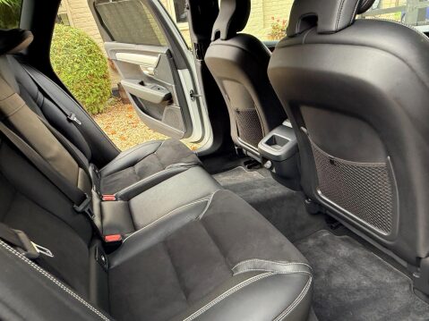 Volvo V90 2.0 B4 MHEV R-Design Estate 5dr Petrol Hybrid Auto Euro 6 (s/s) (197 ps) 44
