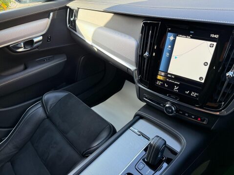 Volvo V90 2.0 B4 MHEV R-Design Estate 5dr Petrol Hybrid Auto Euro 6 (s/s) (197 ps) 33