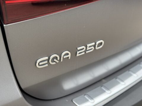 Mercedes-Benz EQA EQA 250 AMG LINE 9