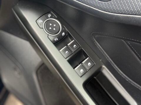 Ford Focus ST-LINE X ECOBLUE 16