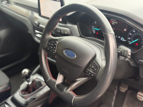 Ford Focus ST-LINE X ECOBLUE 18