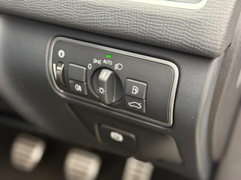 Volvo XC60 D4 R-DESIGN LUX NAV 19