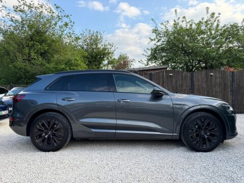 Audi Q8 55 Black Edition Auto quattro 5dr 114kWh (11kW Charger) 32