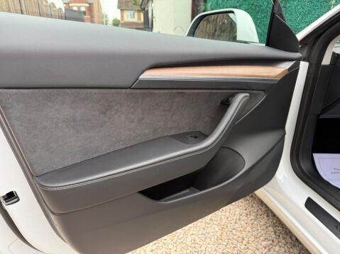 Tesla Model 3 (Dual Motor) Long Range Auto 4WDE 4dr 42