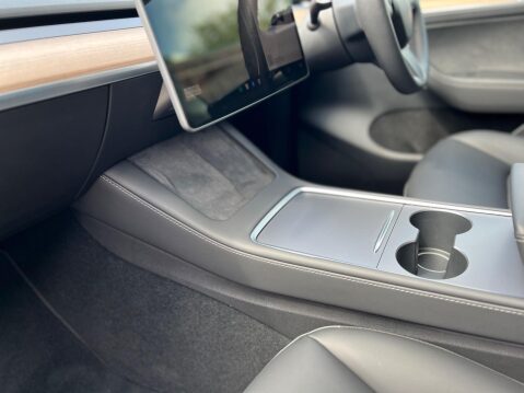 Tesla Model Y (Dual Motor) Long Range Auto 4WDE 5dr 13