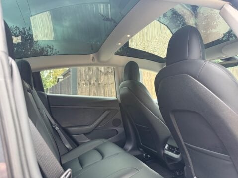 Tesla Model 3 Standard Range Plus Auto RWD 4dr 15