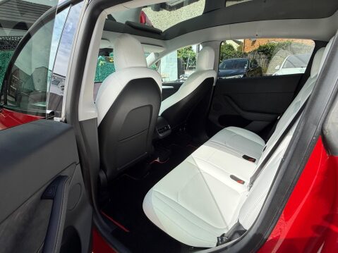 Tesla Model Y (Dual Motor) Long Range Auto 4WDE 5dr 31