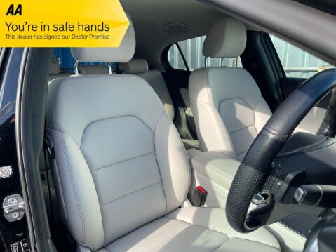 Mercedes-Benz GLA Class GLA 200 SPORT EXECUTIVE 1 OWNER FROM NEW FULL LEATHER 25