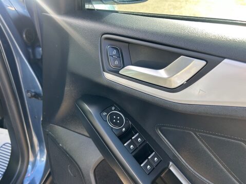 Ford Focus ZETEC TDCI APPLE CARPLAY LANE ASSIST 14