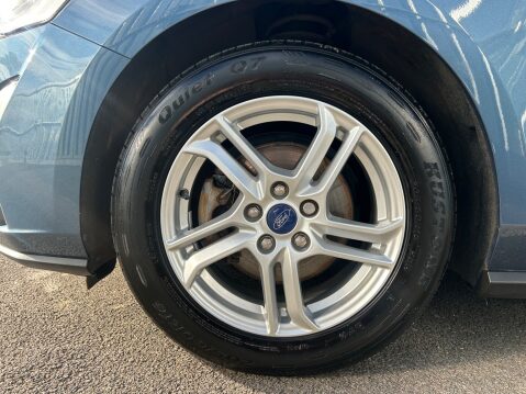 Ford Focus ZETEC TDCI APPLE CARPLAY LANE ASSIST 9