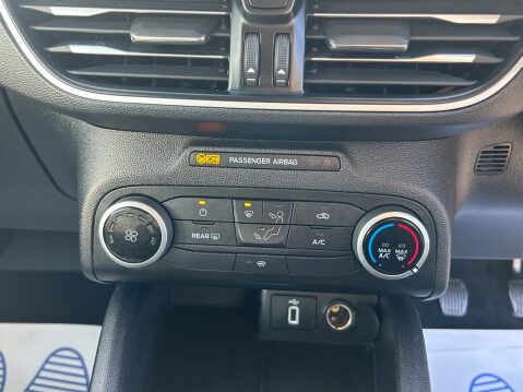 Ford Focus ZETEC TDCI APPLE CARPLAY LANE ASSIST 26