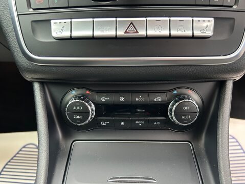 Mercedes-Benz GLA Class GLA 180 AMG LINE EDITION 1 OWNER SAT NAV REAR CAMERA 30
