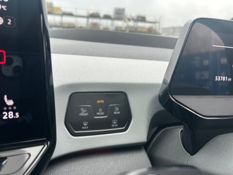 Volkswagen ID.3 TECH SAT NAV REVERING CAMERA 1 OWNER 29