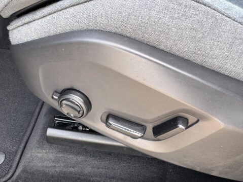 Volvo XC60 2.0h T6 Recharge 18.8kWh Inscription Auto AWD Euro 6 (s/s) 5dr 19