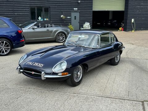 Jaguar E-Type 2+2 21