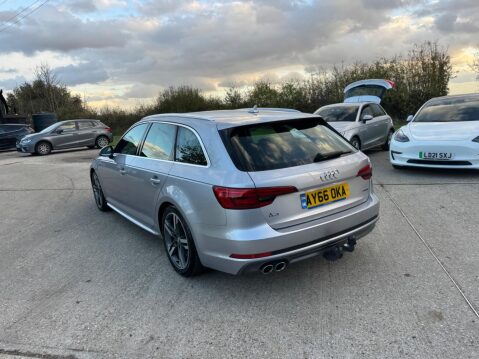 Audi A4 3.0 TDI V6 S line Tiptronic quattro Euro 6 (s/s) 5dr 9