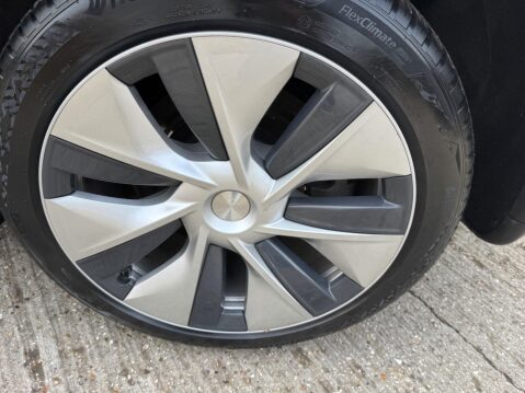 Tesla Model Y (Dual Motor) Long Range Auto 4WDE 5dr 13