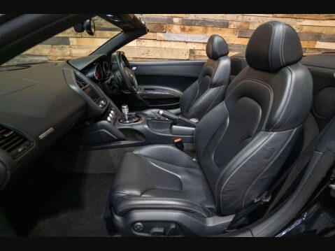 Audi R8 5.2 FSI V10 Spyder 2dr Petrol S Tronic quattro Euro 5 (525 ps) 18