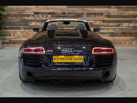 Audi R8 5.2 FSI V10 Spyder 2dr Petrol S Tronic quattro Euro 5 (525 ps) 10