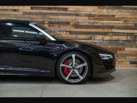 Audi R8 5.2 FSI V10 Spyder 2dr Petrol S Tronic quattro Euro 5 (525 ps) 46