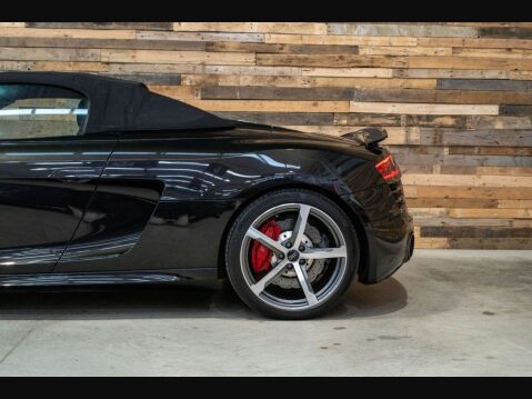 Audi R8 5.2 FSI V10 Spyder 2dr Petrol S Tronic quattro Euro 5 (525 ps) 39