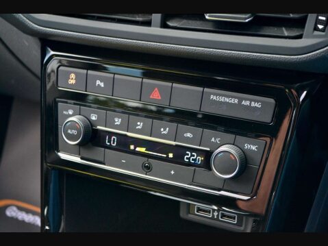 Volkswagen T-Cross 1.0 TSI First Edition 43